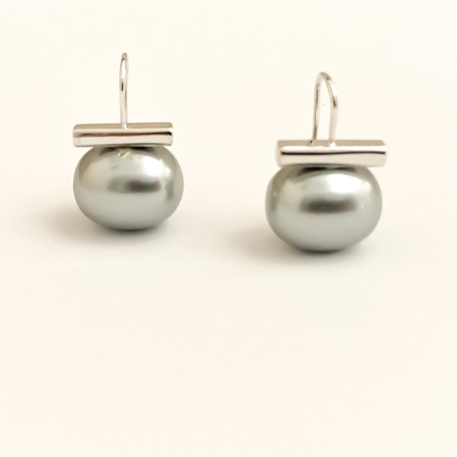 Ohelo Pearl Earrings