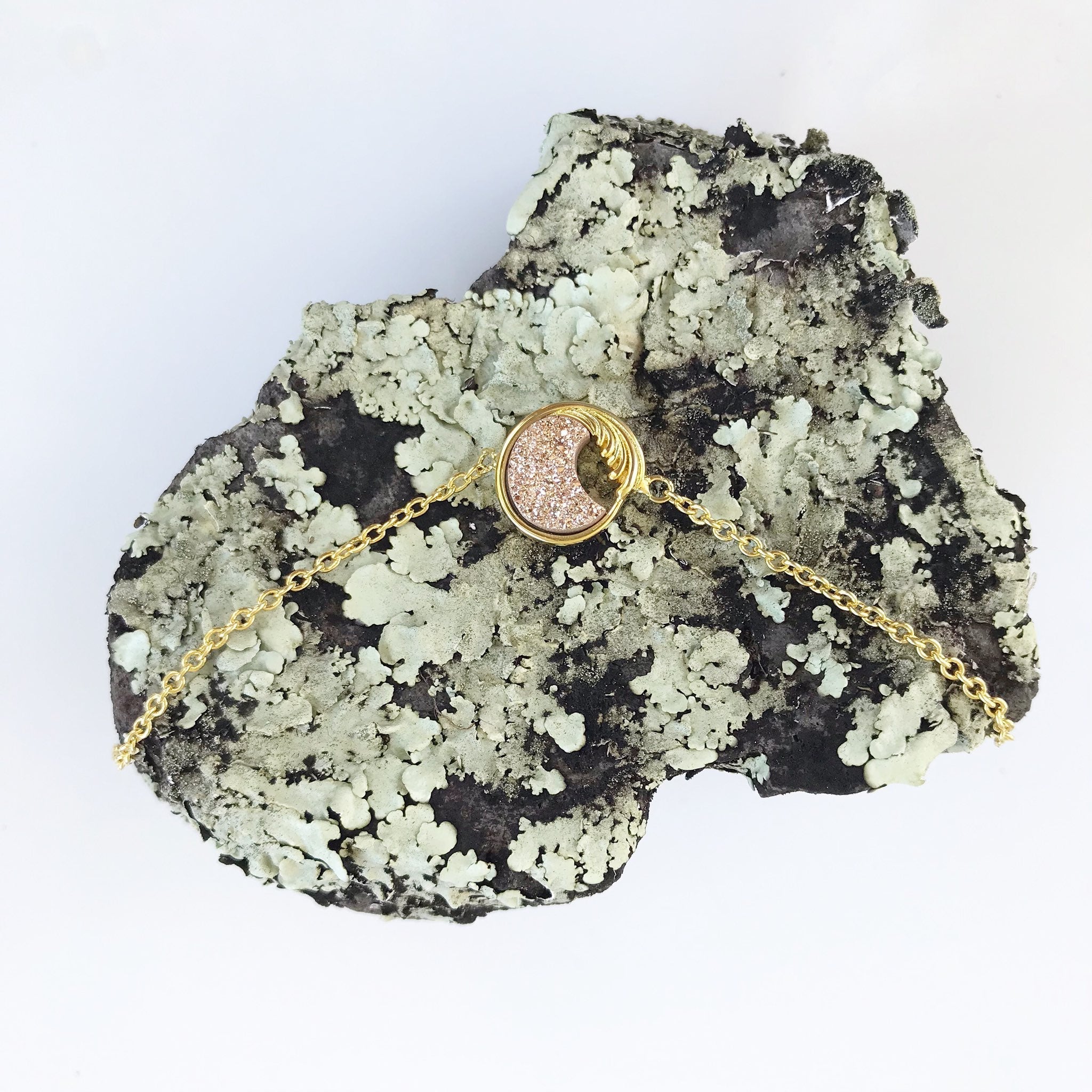 Druzy Stone Circular Wave Bracelet