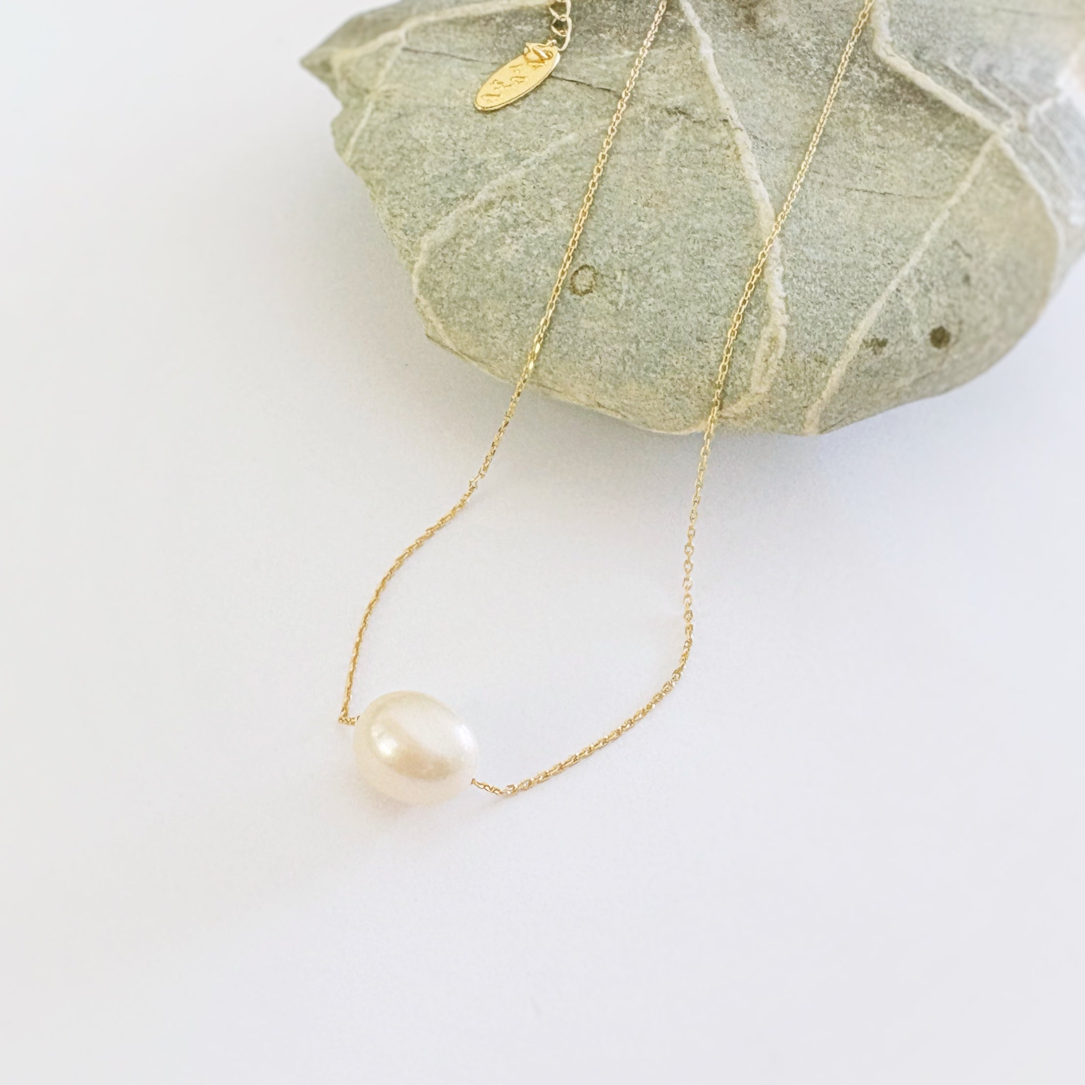 Floating Pearl Necklace - Gold