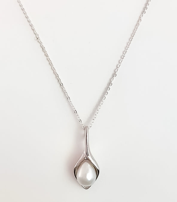 Lily Freshwater Pearl Necklace