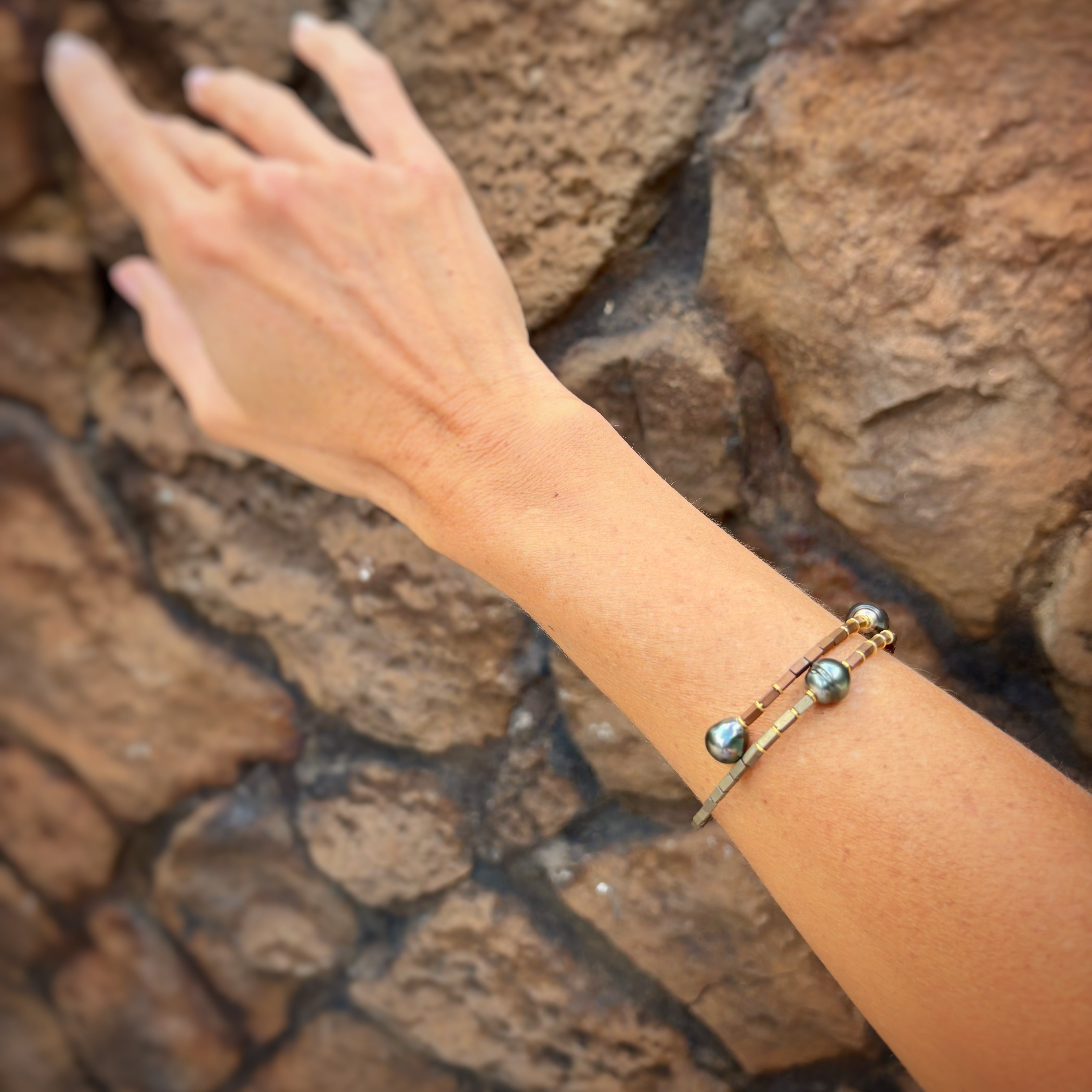 Tahitian Pearl x Hematite Bracelet