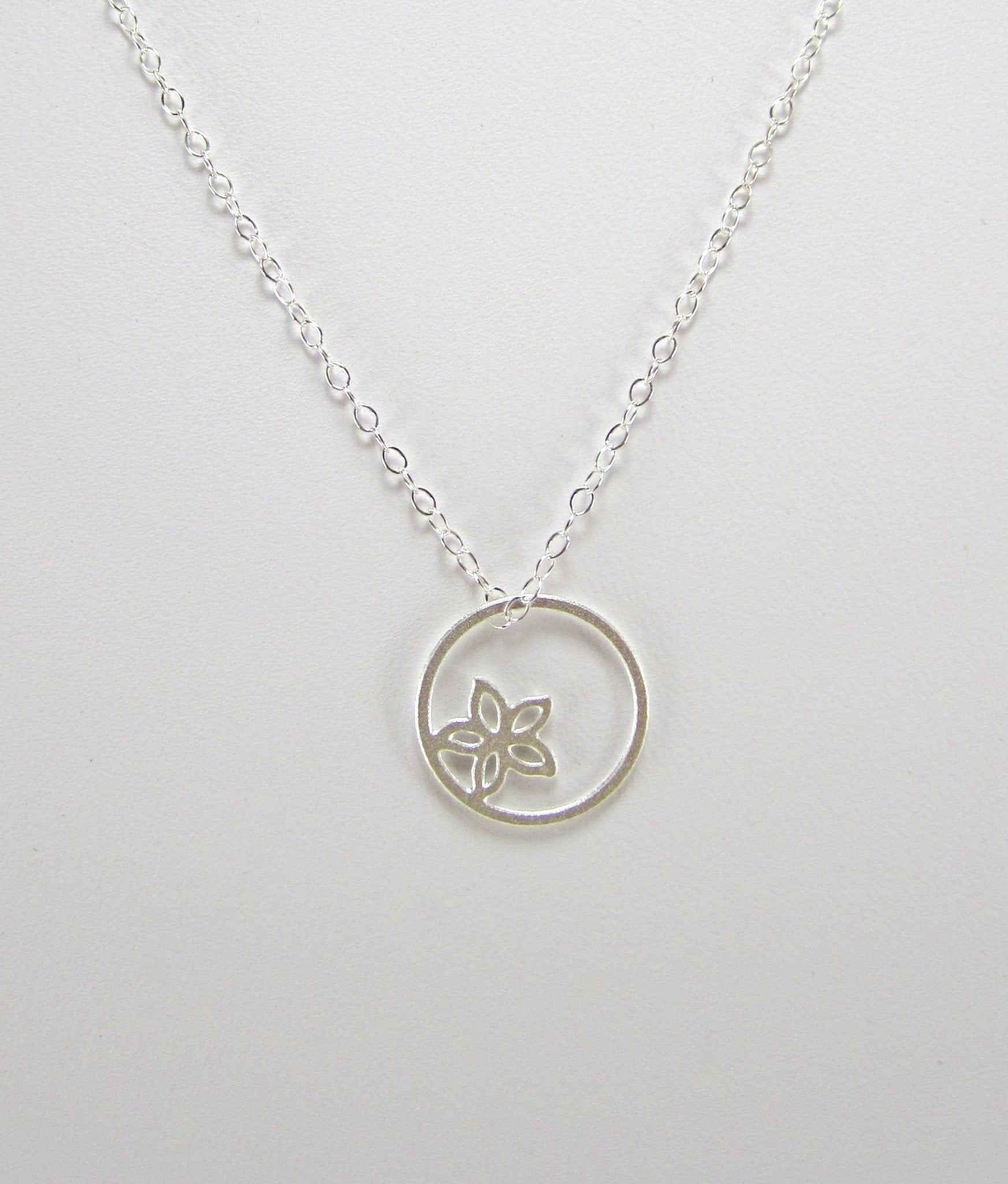 Circle Flower Necklace