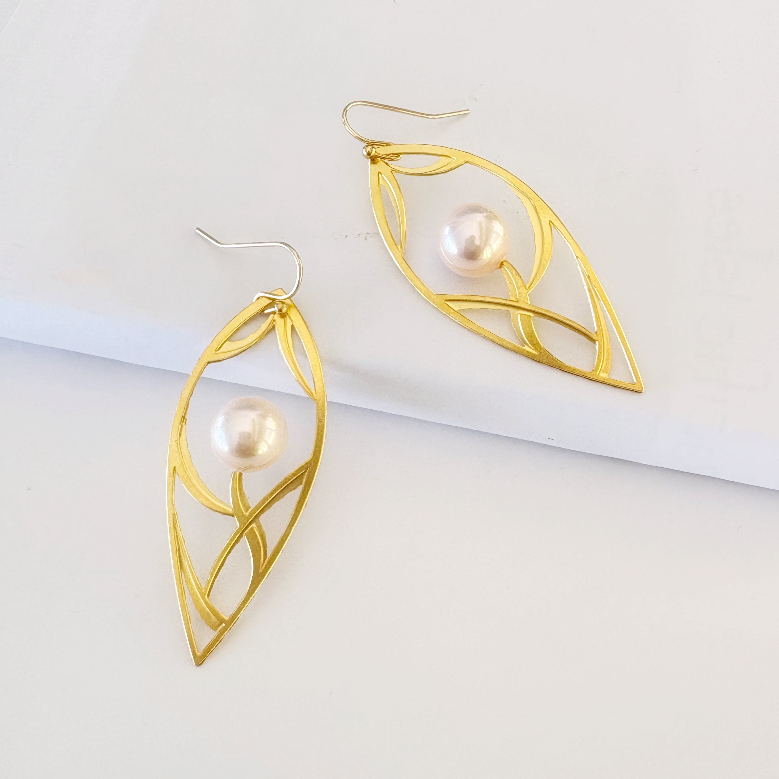 Crescent Laua'e Pearl Earring