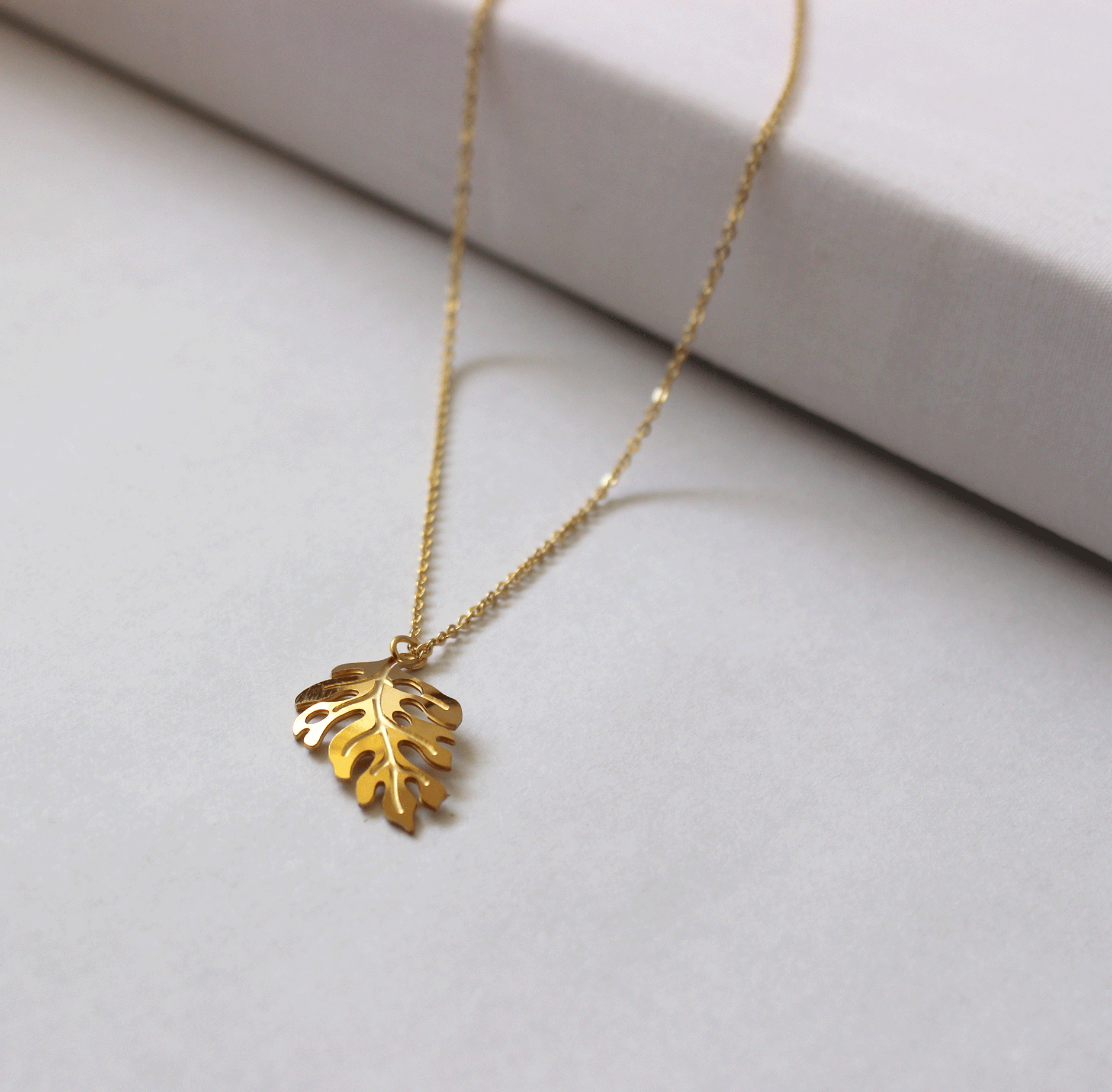 Monstera Necklace