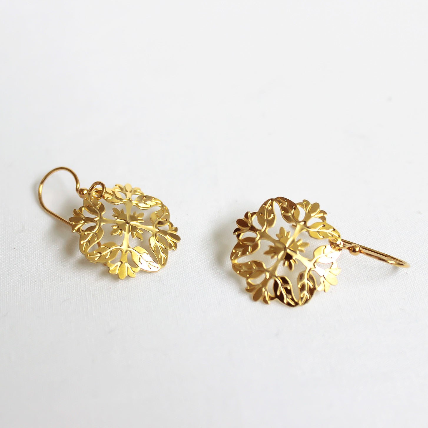 Local Hawaii Jewelry, Island Jewelry, Handcrafted in Hawaii, Hawaiian design jewelry, Hawaii jewelry, Hawaii flower earrings, Hawaiian gold dangling earrings, Hawaiian Quilt dangling earrings